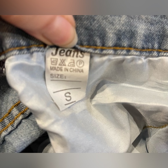 Jeans Brand Women’s Jeans Distressed Holes Size 9 28" Waist And 38" In Length - Picture 3 of 3